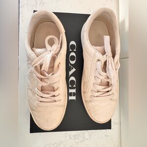 Coach Clip Low Top Sneakers in ivory color size 6.5
